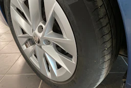 sininen Skoda Octavia 2021 kuva 10.