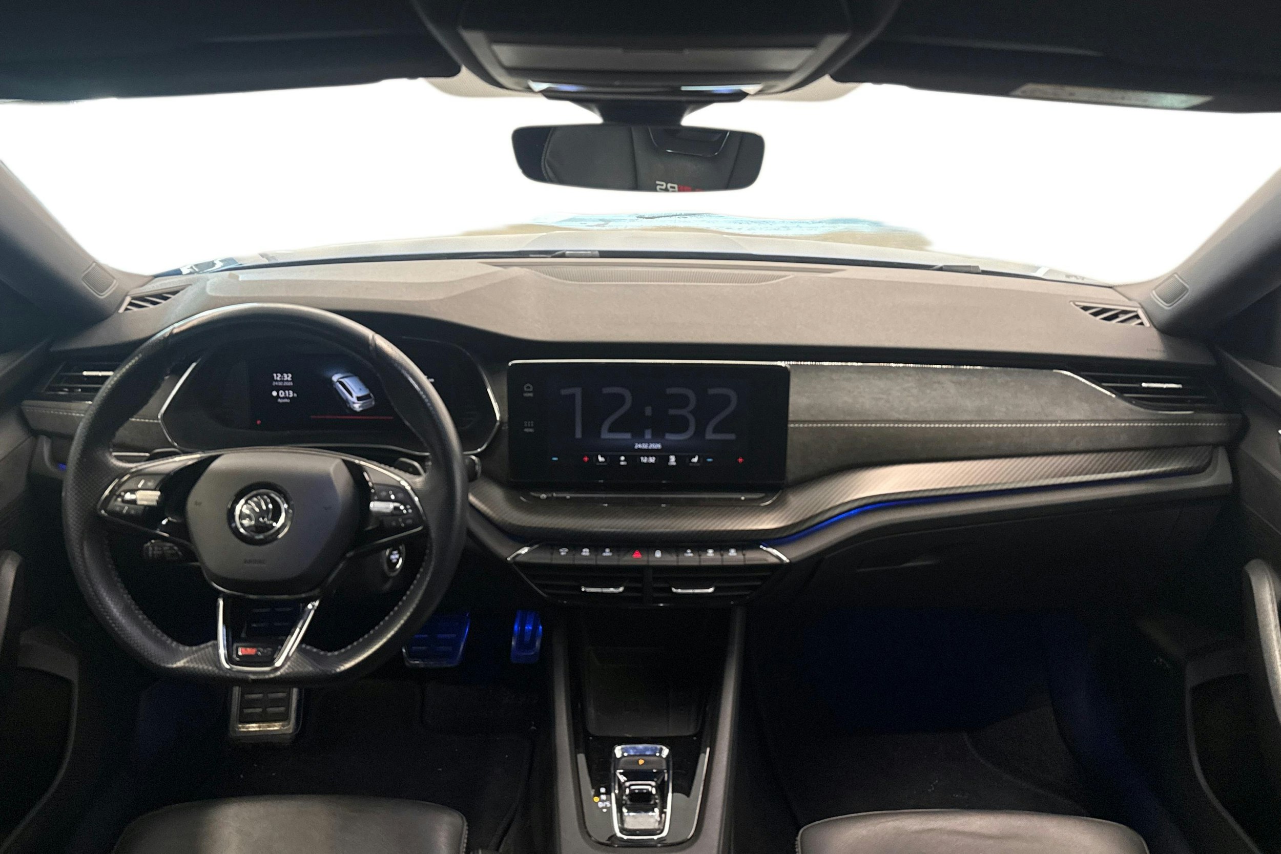 sininen Skoda Octavia 2021 kuva 7.