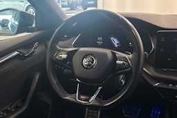 sininen Skoda Octavia 2021 kuva 11.