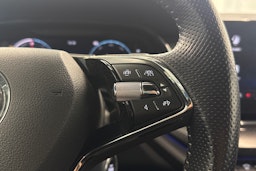 sininen Skoda Octavia 2021 kuva 14.