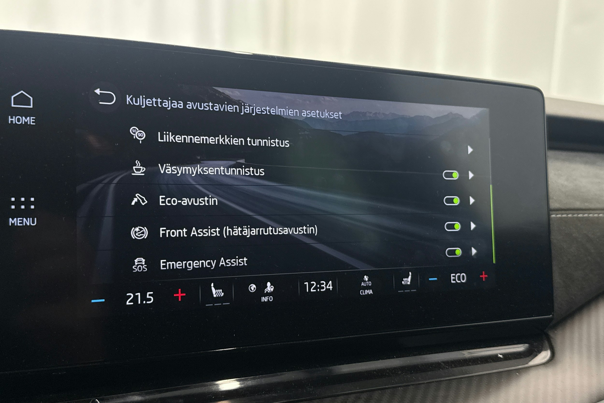 sininen Skoda Octavia 2021 kuva 18.