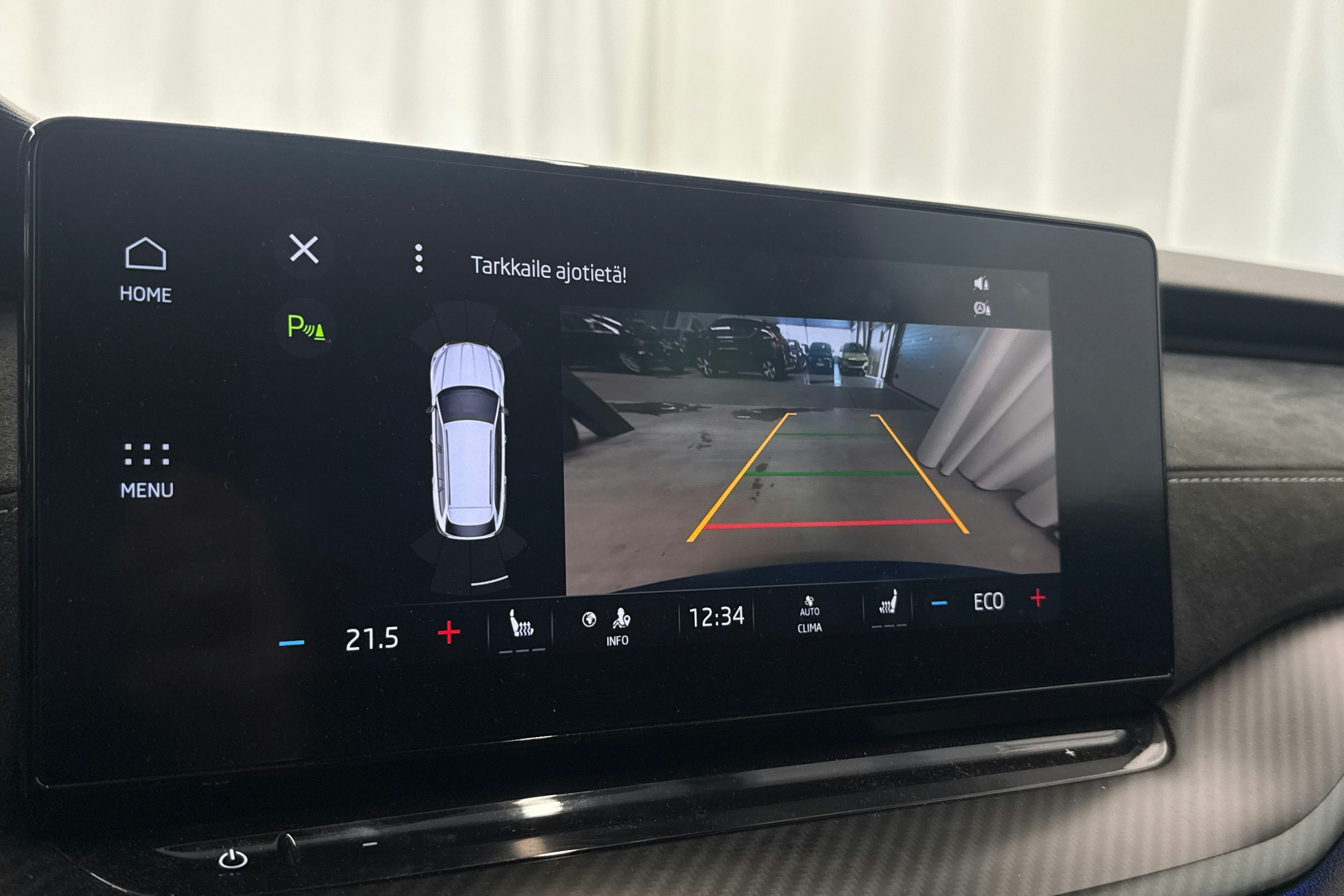 sininen Skoda Octavia 2021 kuva 19.