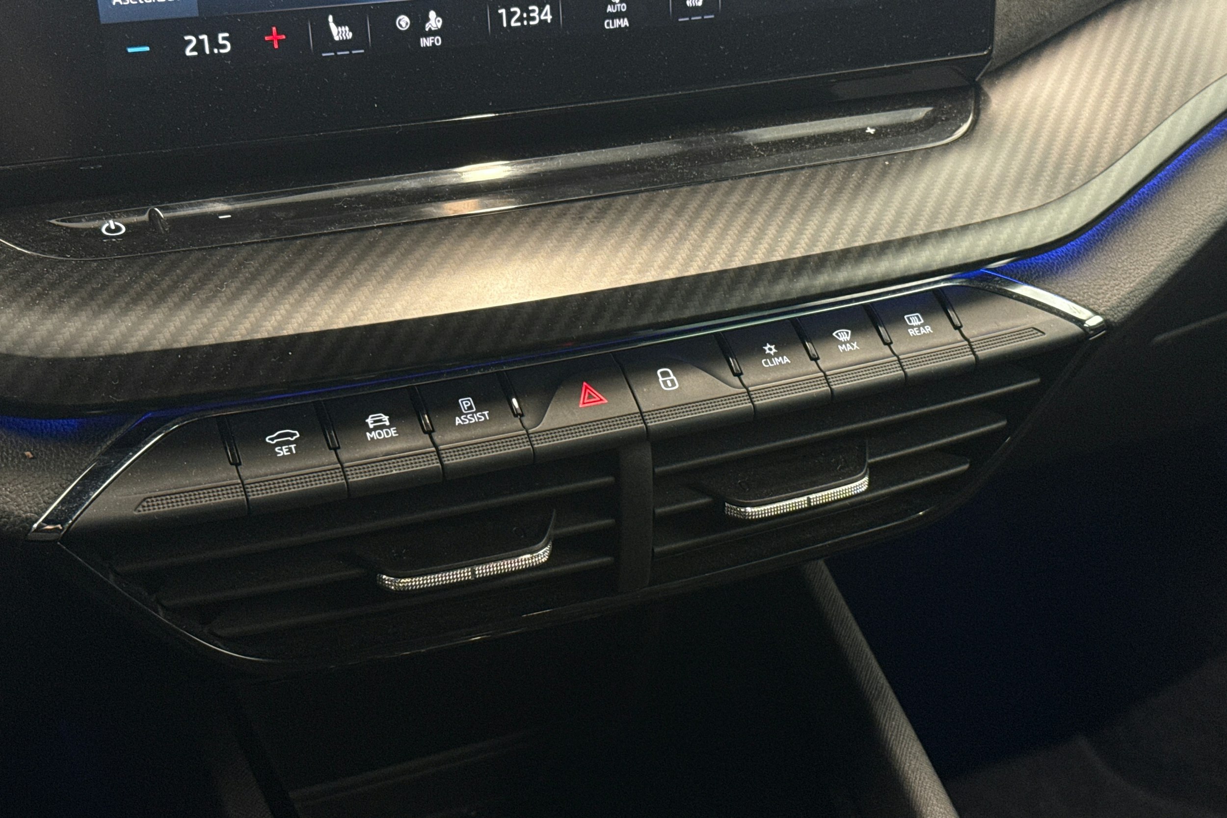 sininen Skoda Octavia 2021 kuva 21.