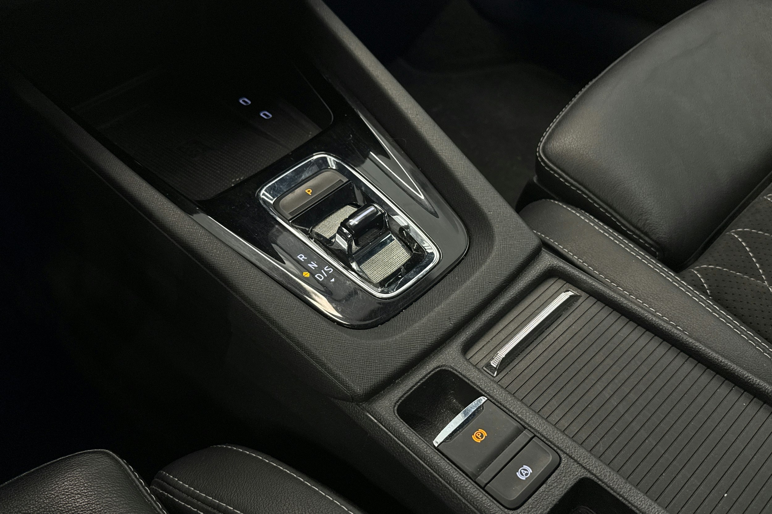 sininen Skoda Octavia 2021 kuva 22.