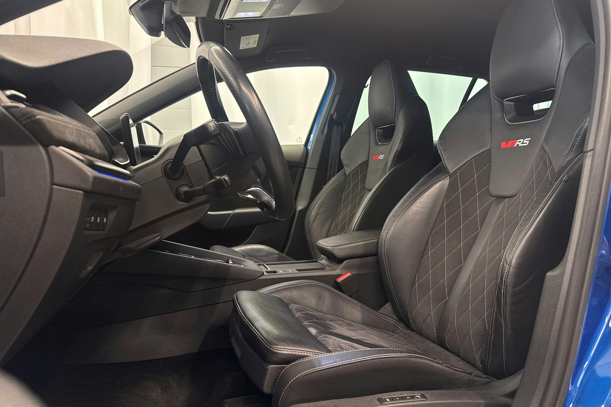 sininen Skoda Octavia 2021 kuva 24.