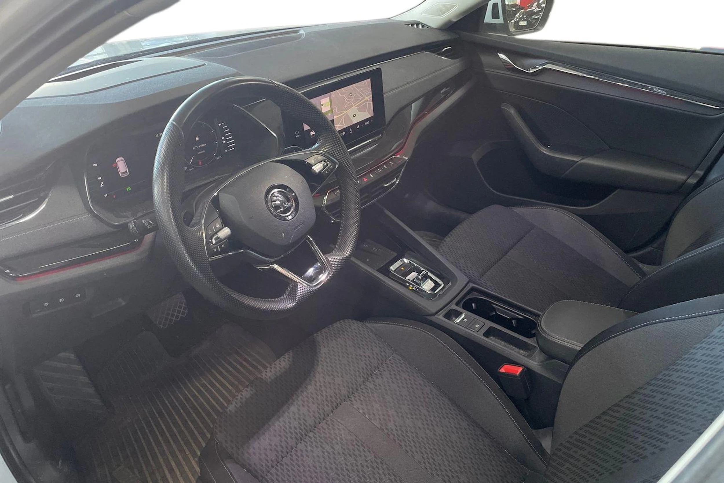 Valkoinen Skoda OCTAVIA 2021 kuva 3.