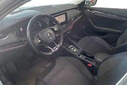 Valkoinen Skoda OCTAVIA 2021 kuva 3.