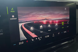 Valkoinen Skoda OCTAVIA 2021 kuva 6.