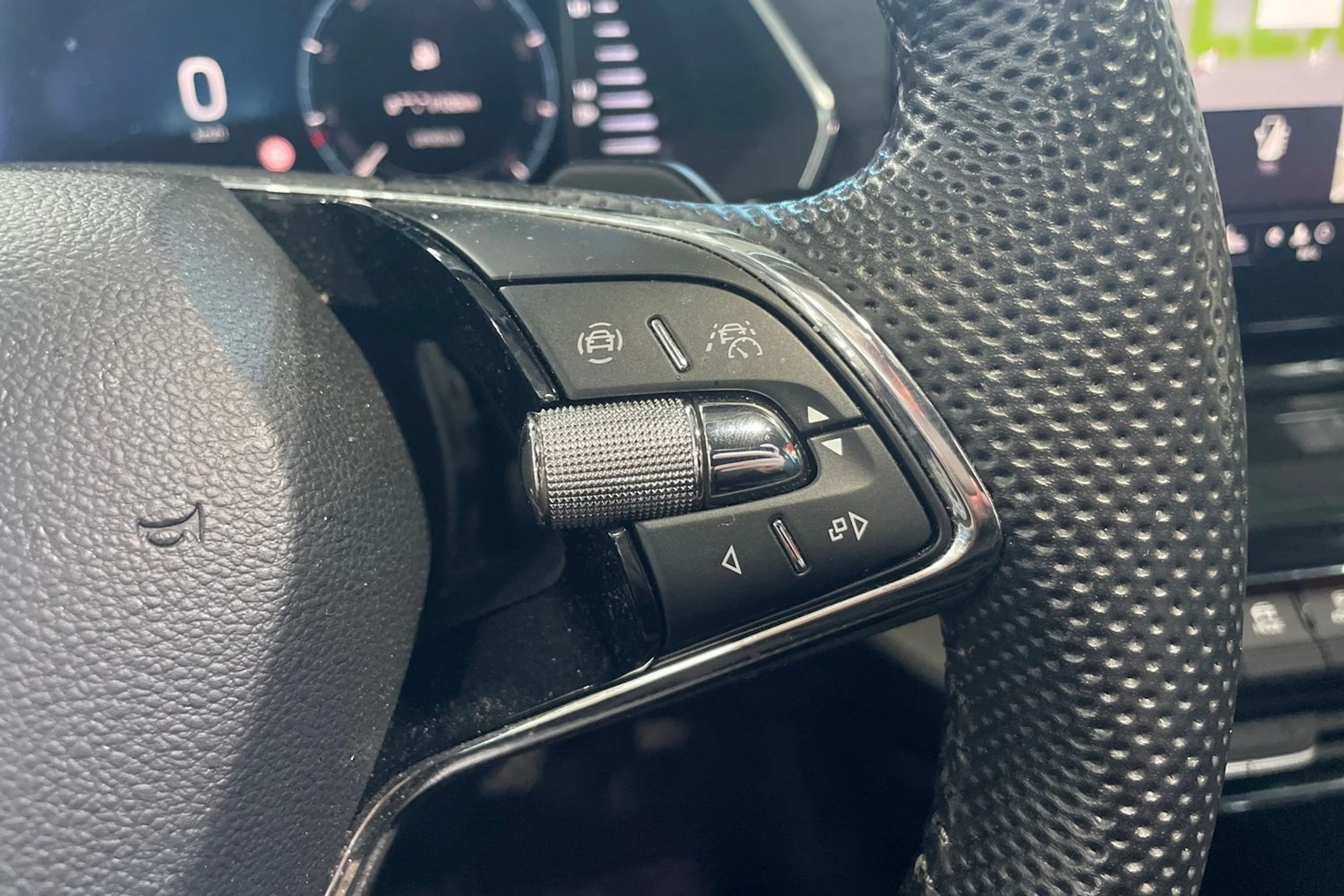 Valkoinen Skoda OCTAVIA 2021 kuva 9.