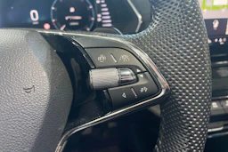 Valkoinen Skoda OCTAVIA 2021 kuva 9.