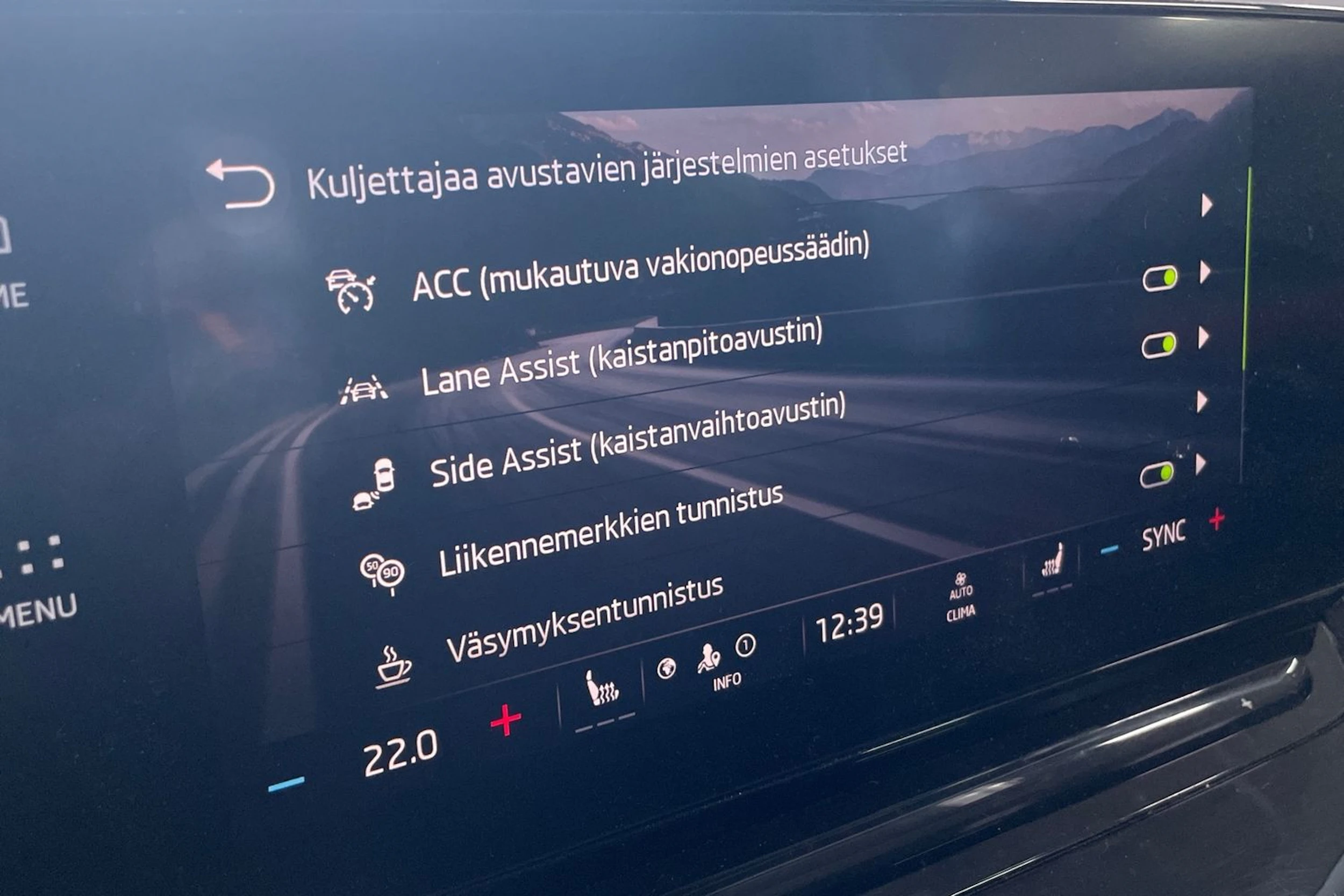 Valkoinen Skoda OCTAVIA 2021 kuva 10.