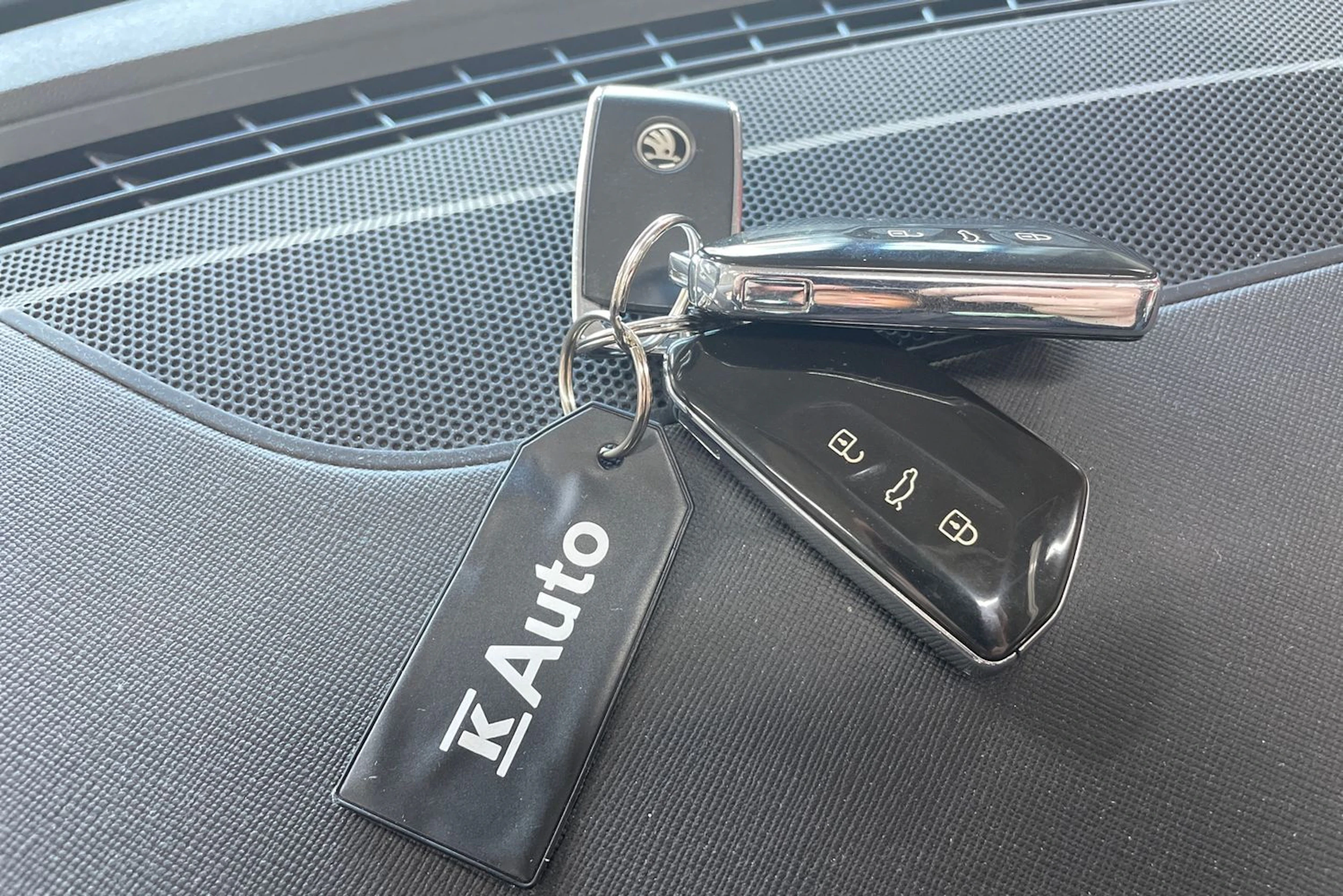 Valkoinen Skoda OCTAVIA 2021 kuva 12.