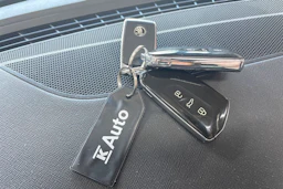 Valkoinen Skoda OCTAVIA 2021 kuva 12.