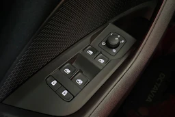 Valkoinen Skoda OCTAVIA 2021 kuva 16.