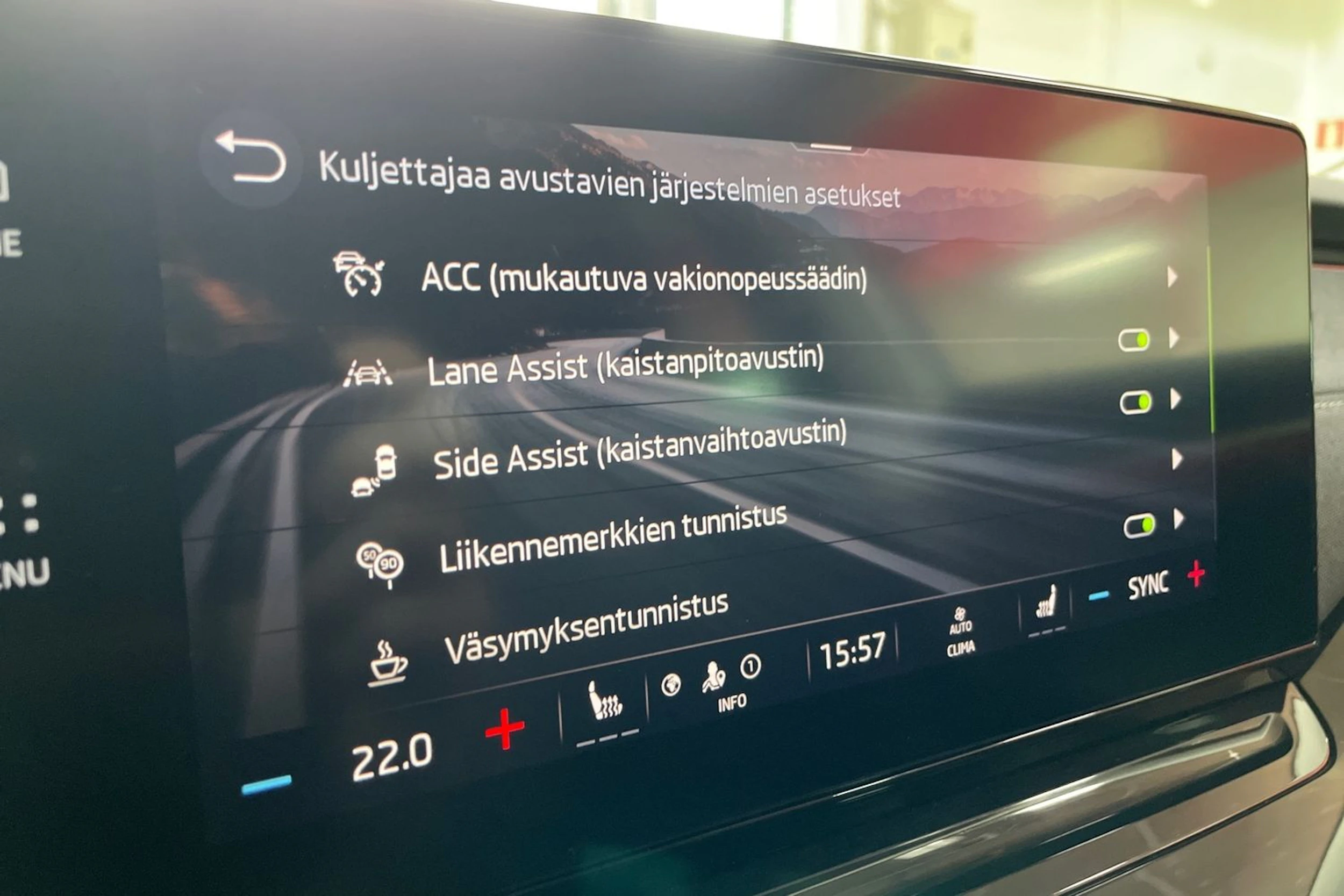 Valkoinen Skoda OCTAVIA 2021 kuva 21.