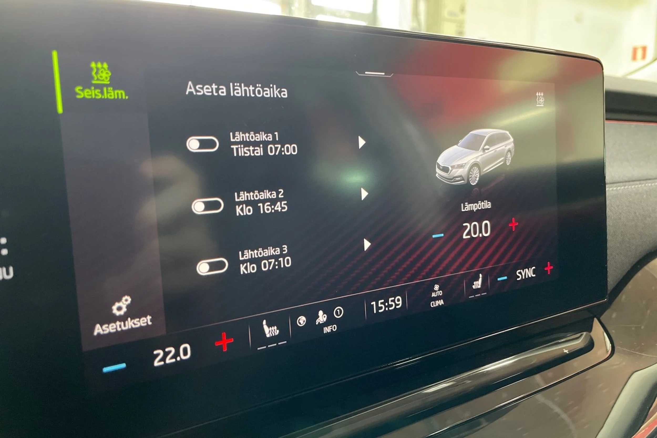 Valkoinen Skoda OCTAVIA 2021 kuva 26.