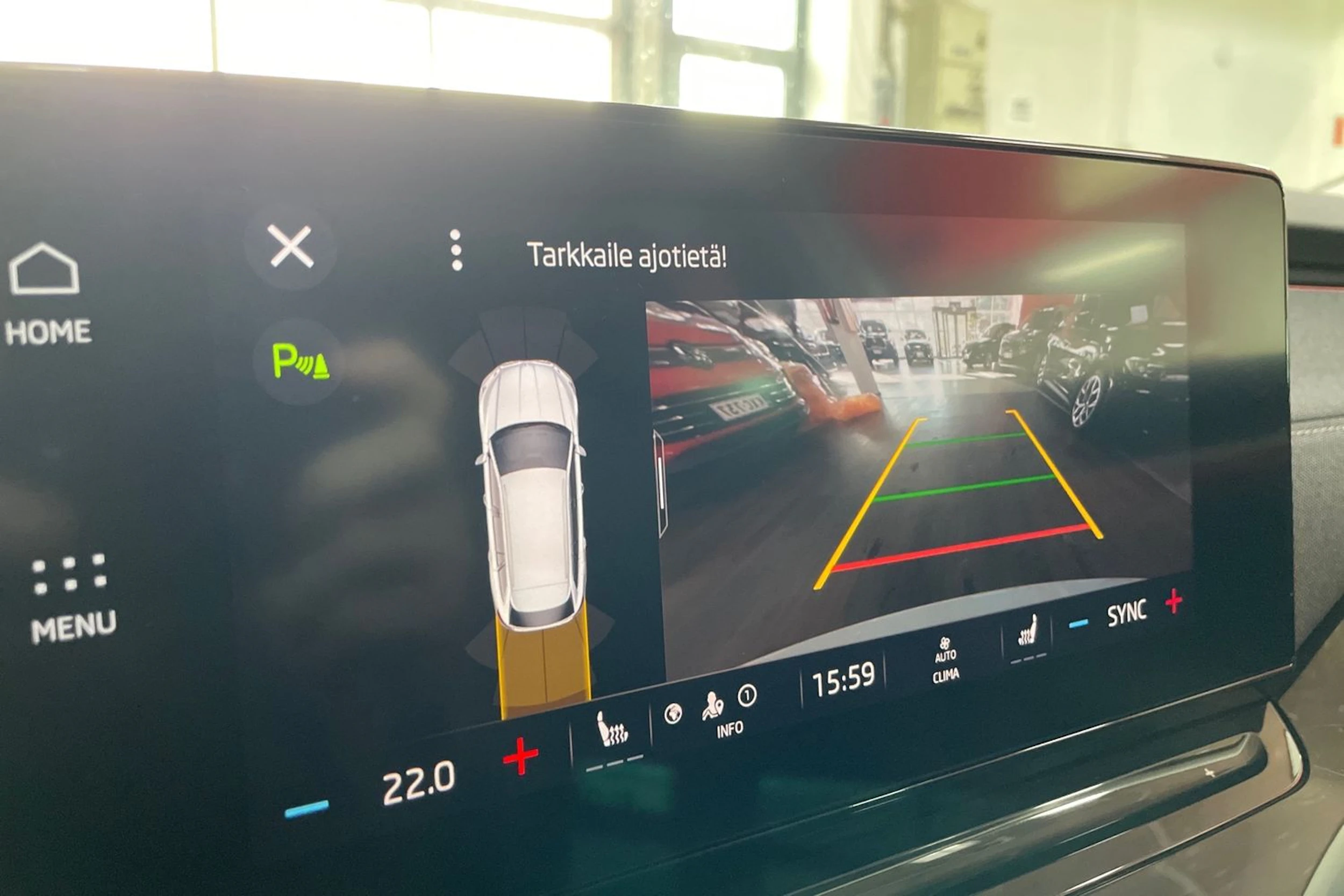 Valkoinen Skoda OCTAVIA 2021 kuva 27.