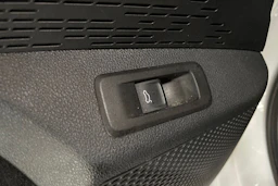 Valkoinen Skoda OCTAVIA 2021 kuva 29.