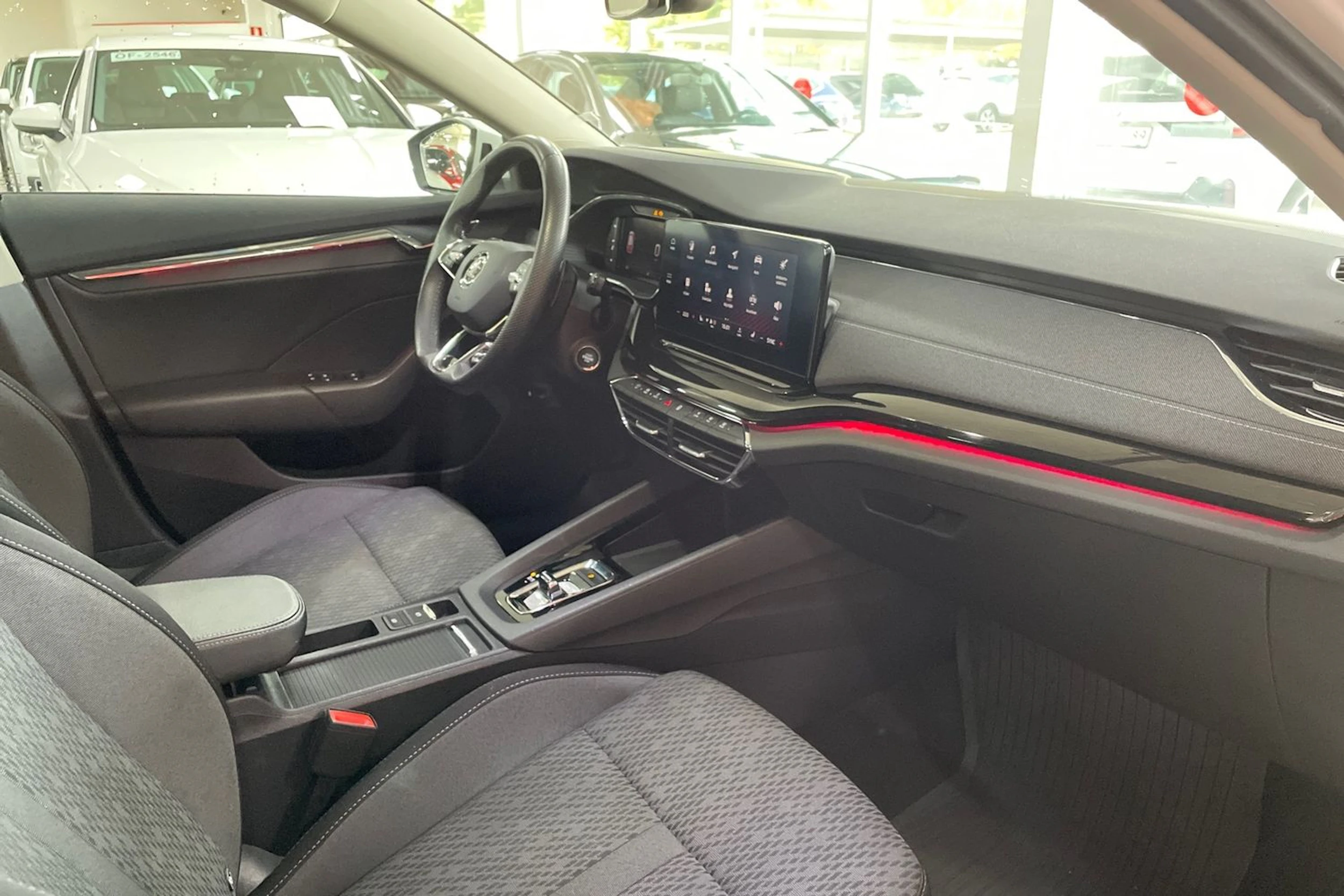 Valkoinen Skoda OCTAVIA 2021 kuva 32.