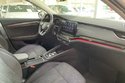 Valkoinen Skoda OCTAVIA 2021 kuva 32.