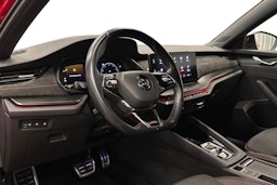 punainen Skoda Octavia 2021 kuva 7.