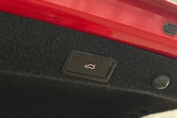 punainen Skoda Octavia 2021 kuva 15.