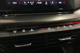 punainen Skoda Octavia 2021 kuva 21.