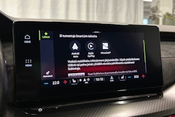 punainen Skoda Octavia 2021 kuva 24.