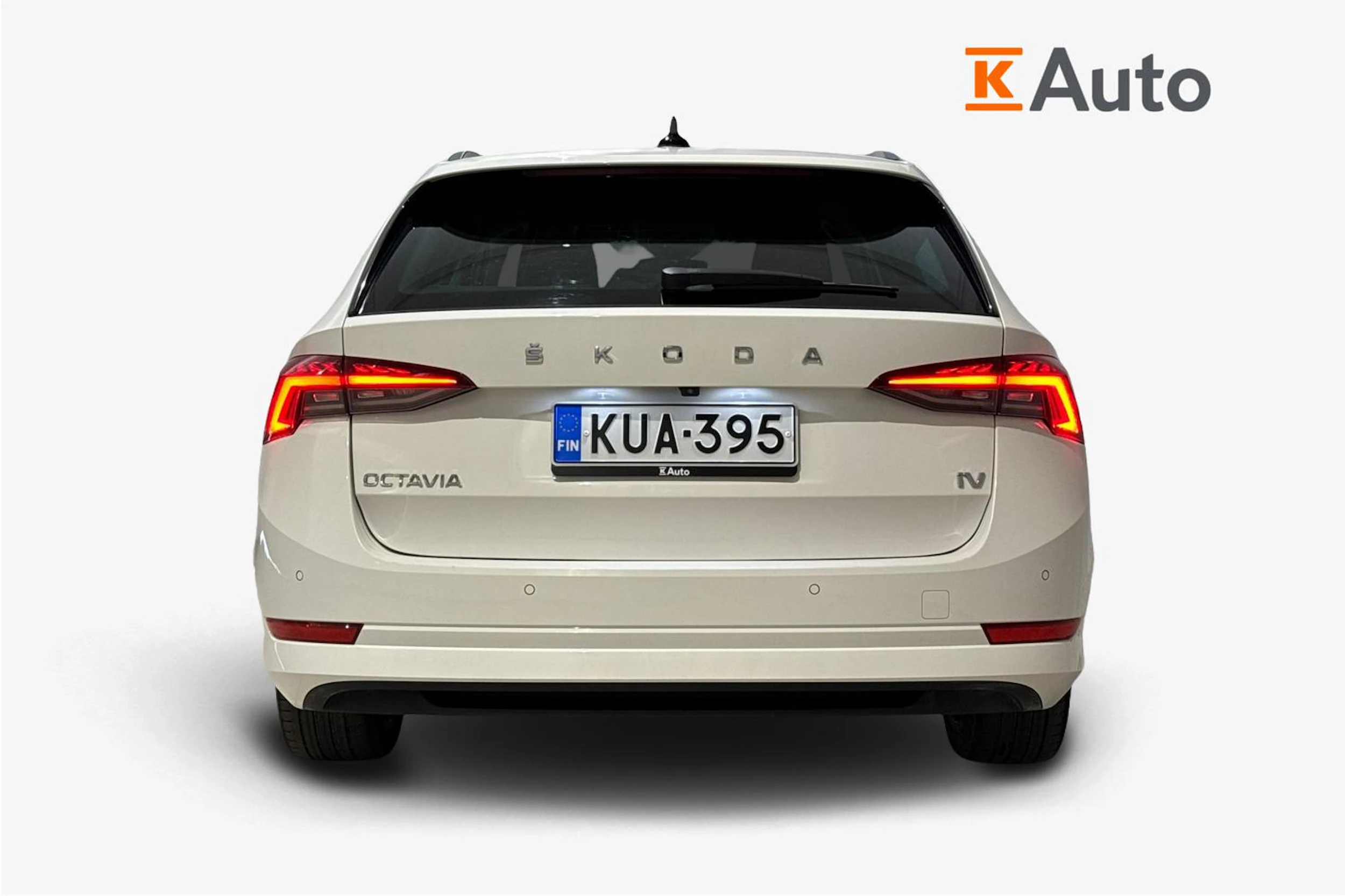 valkoinen Skoda Octavia 2021 kuva 3.