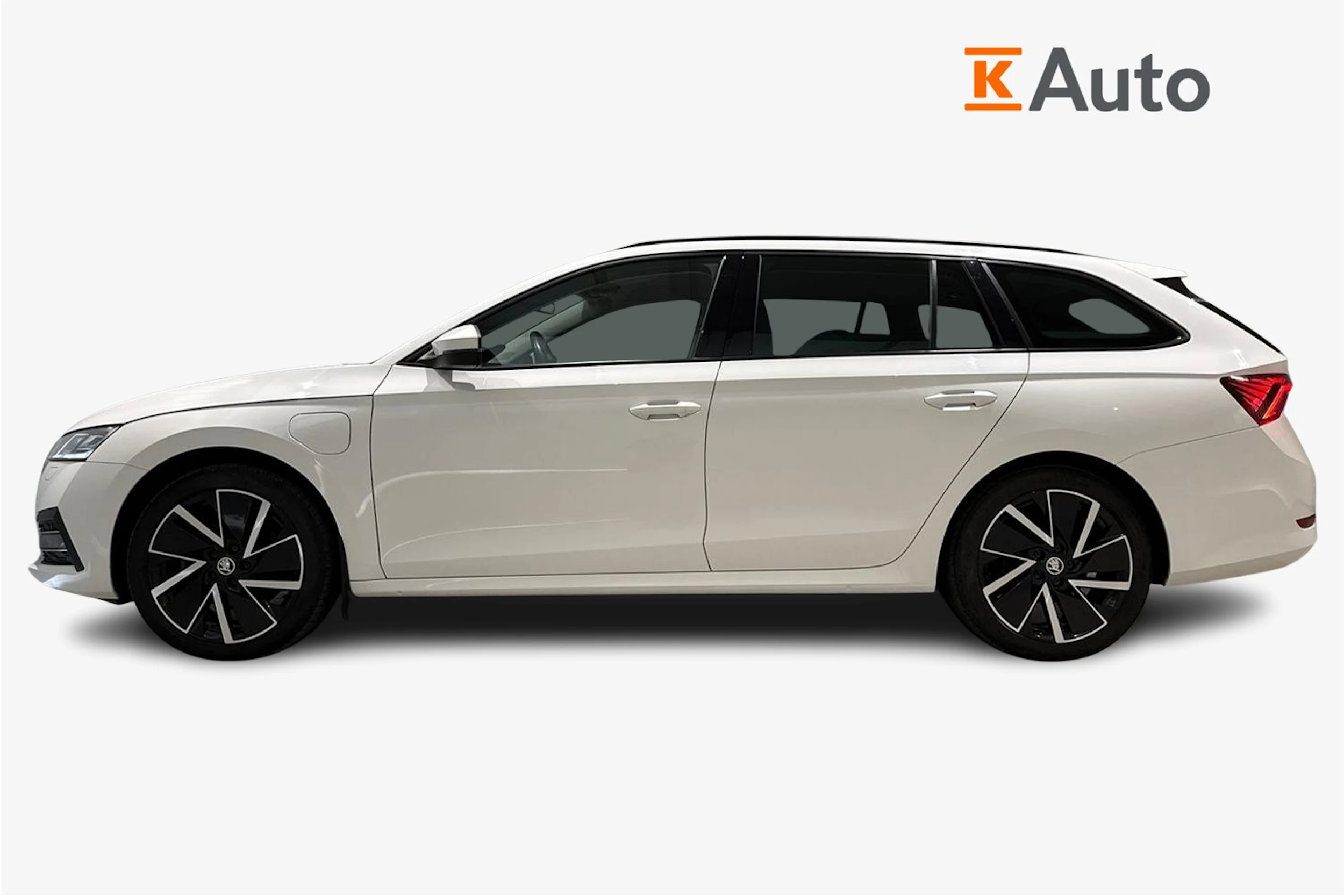 valkoinen Skoda Octavia 2021 kuva 5.