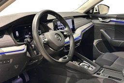 valkoinen Skoda Octavia 2021 kuva 6.