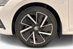 valkoinen Skoda Octavia 2021 kuva 9.