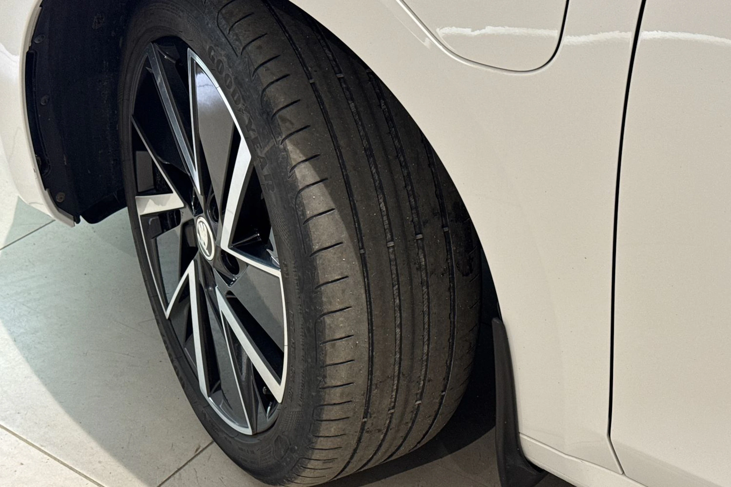 valkoinen Skoda Octavia 2021 kuva 10.