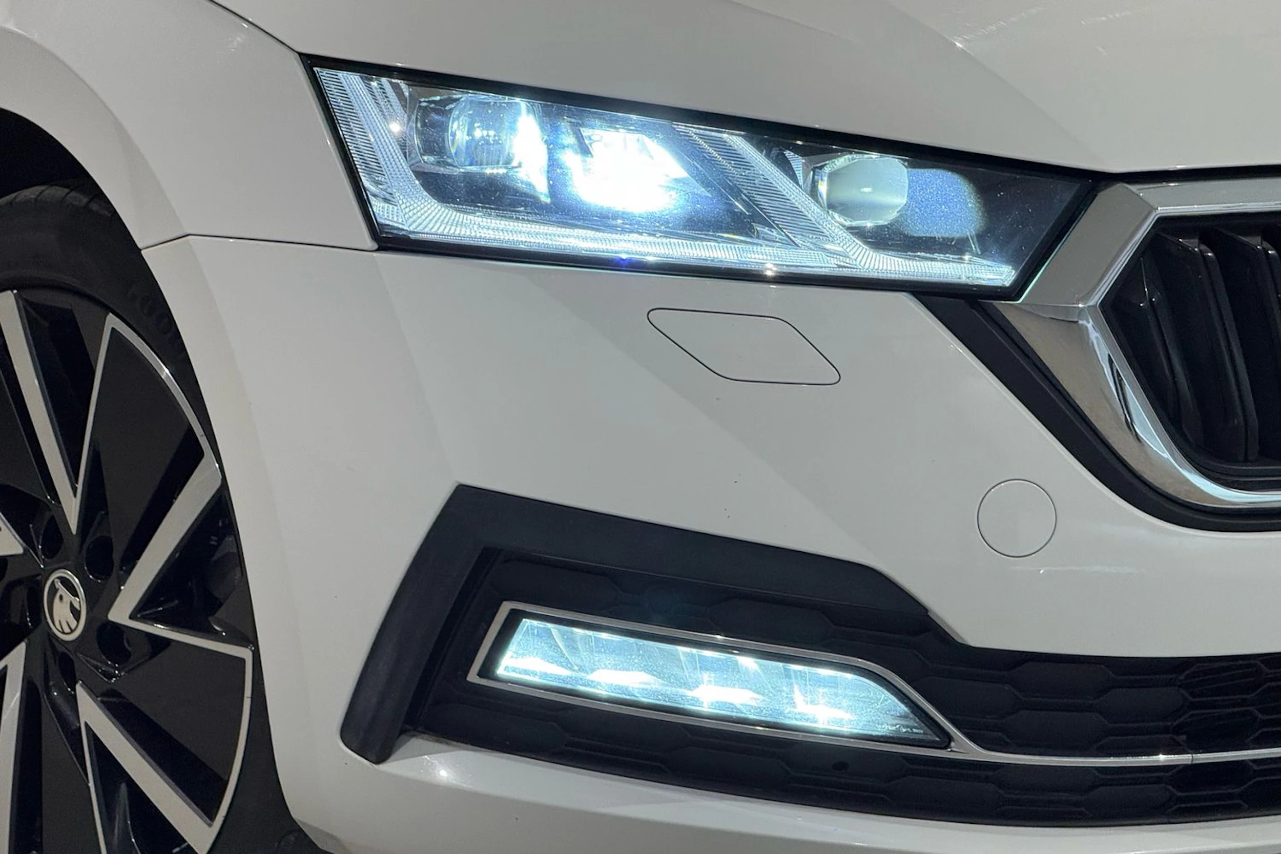 valkoinen Skoda Octavia 2021 kuva 12.
