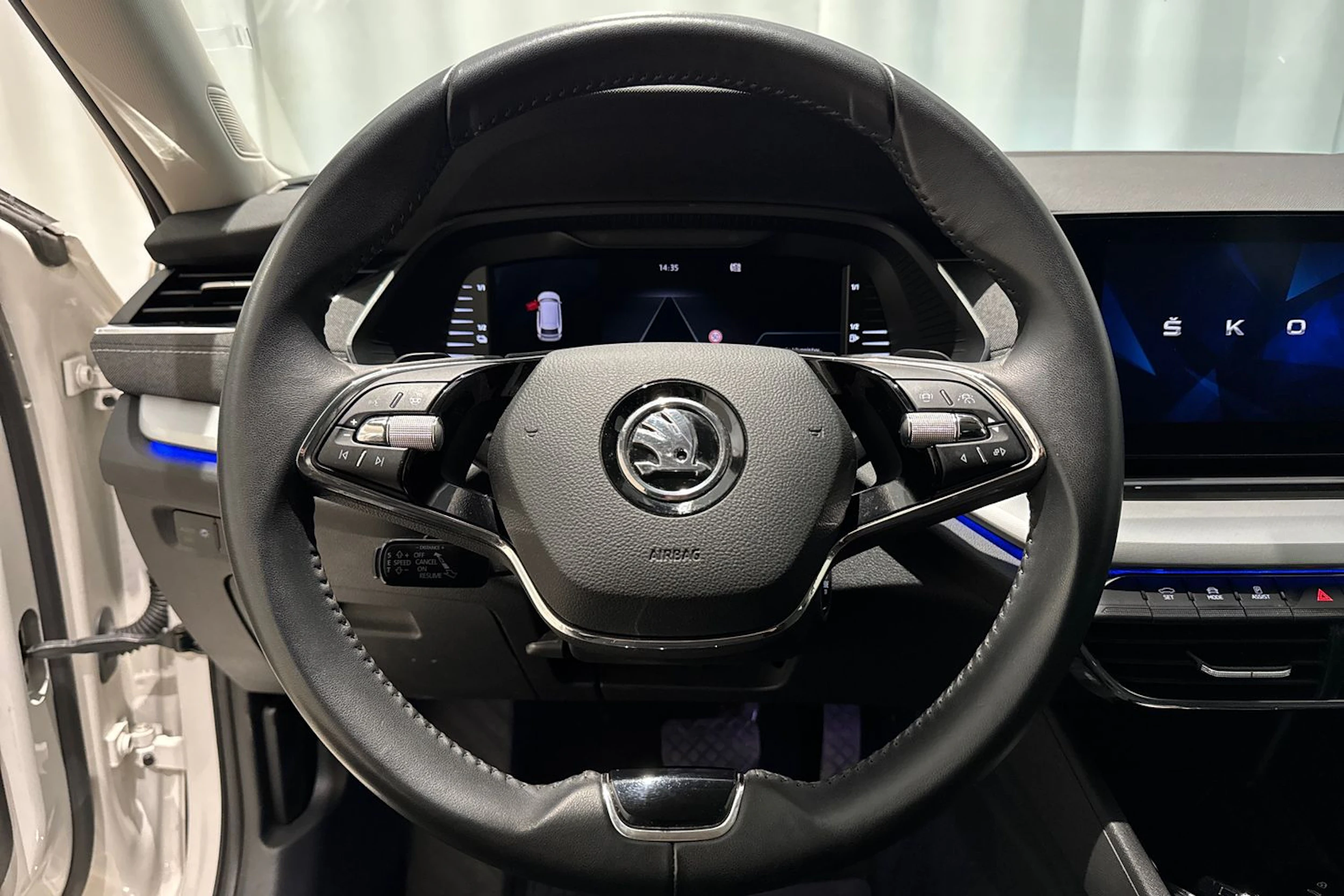 valkoinen Skoda Octavia 2021 kuva 16.