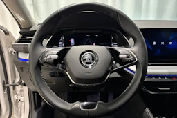 valkoinen Skoda Octavia 2021 kuva 16.