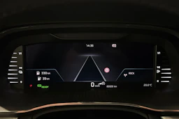 valkoinen Skoda Octavia 2021 kuva 18.