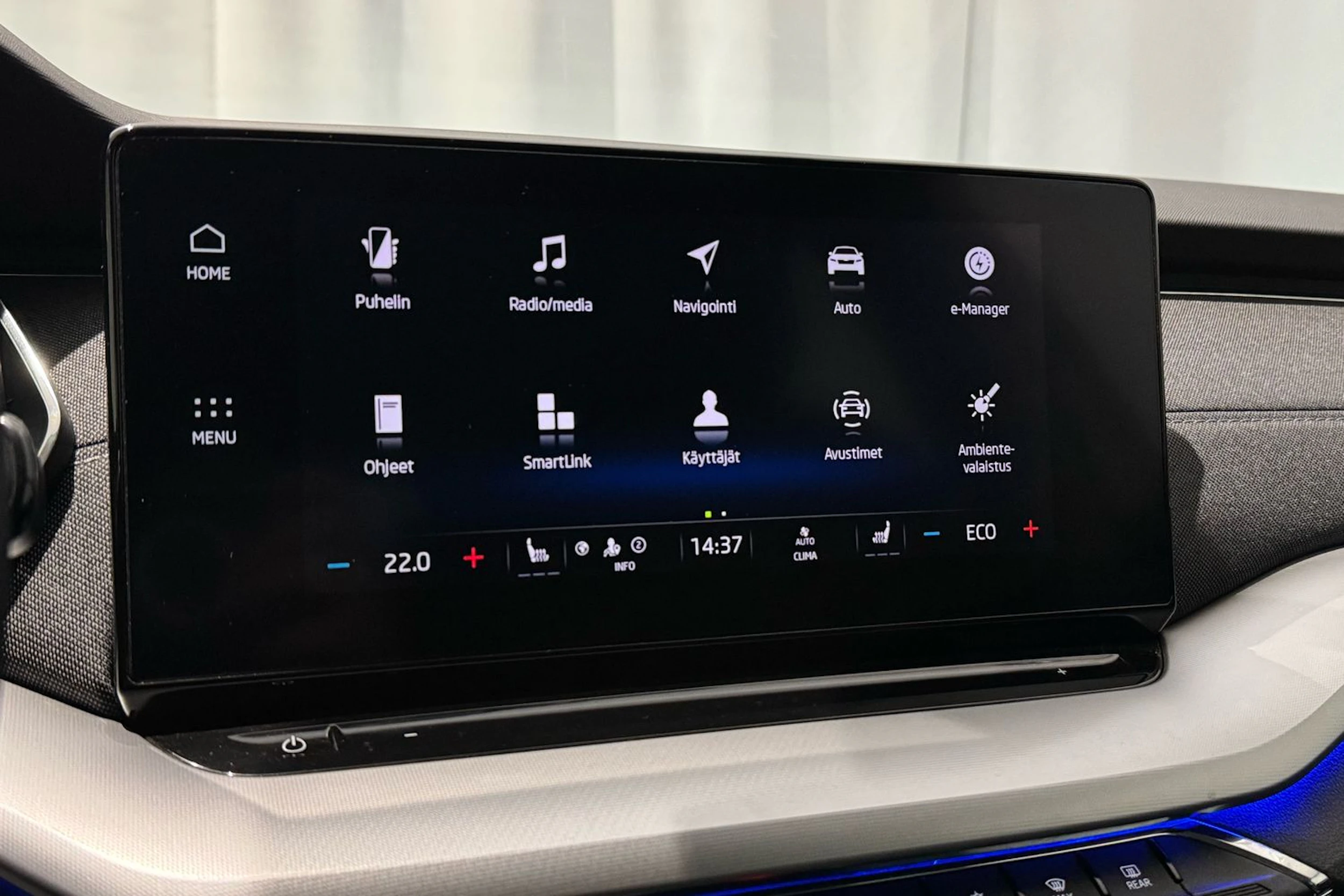 valkoinen Skoda Octavia 2021 kuva 19.