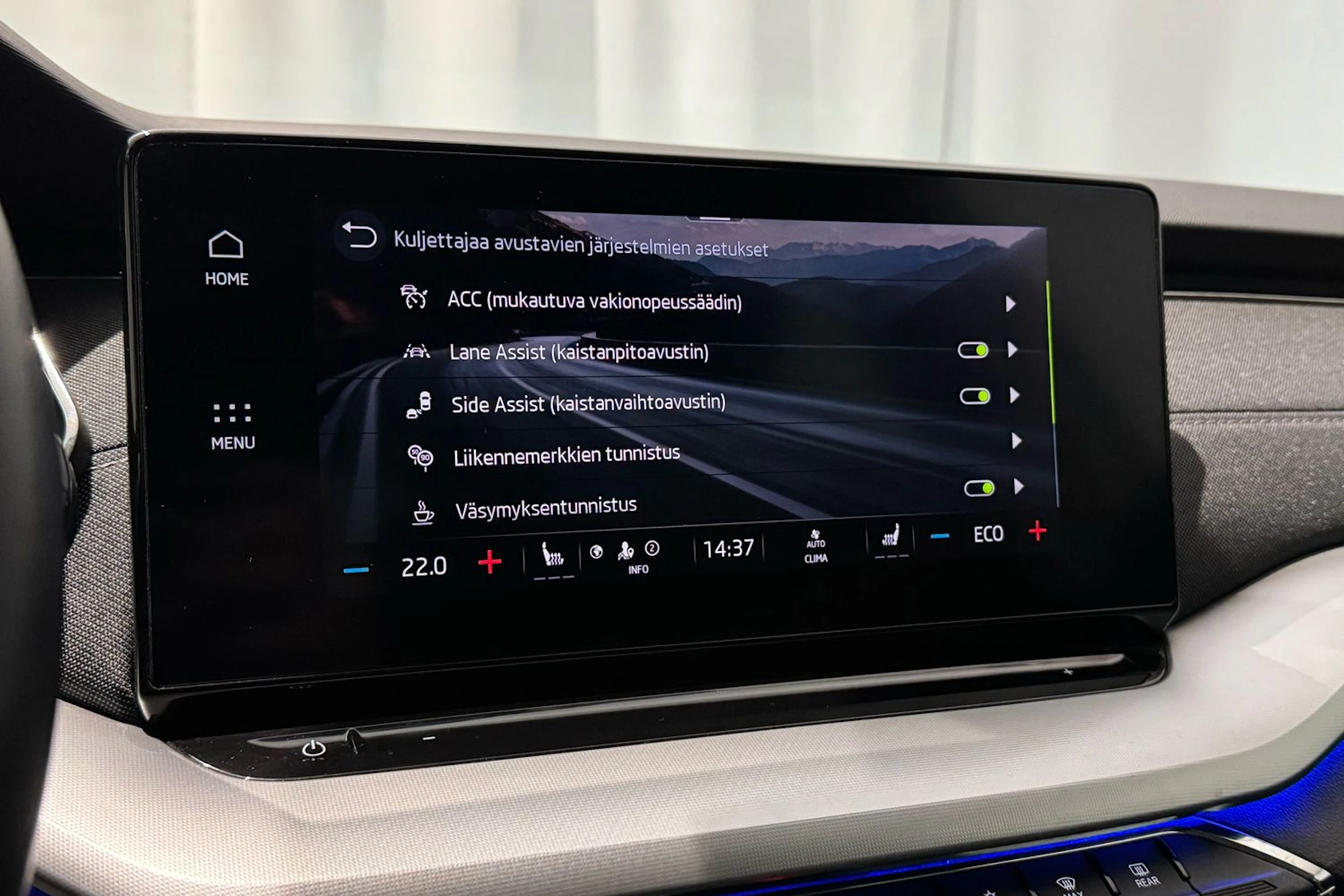 valkoinen Skoda Octavia 2021 kuva 24.