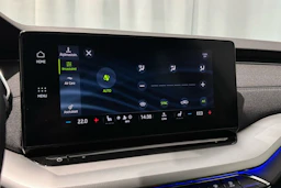 valkoinen Skoda Octavia 2021 kuva 26.
