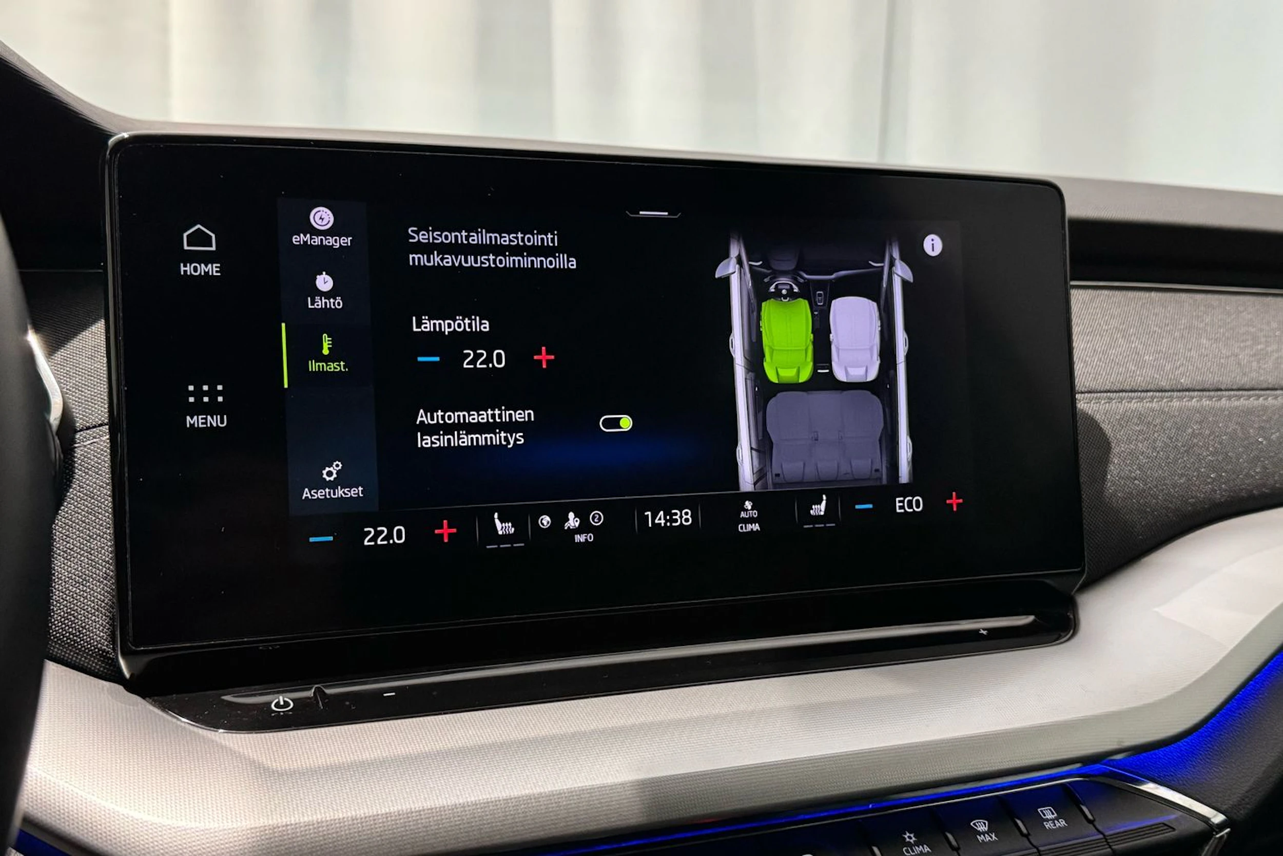 valkoinen Skoda Octavia 2021 kuva 27.
