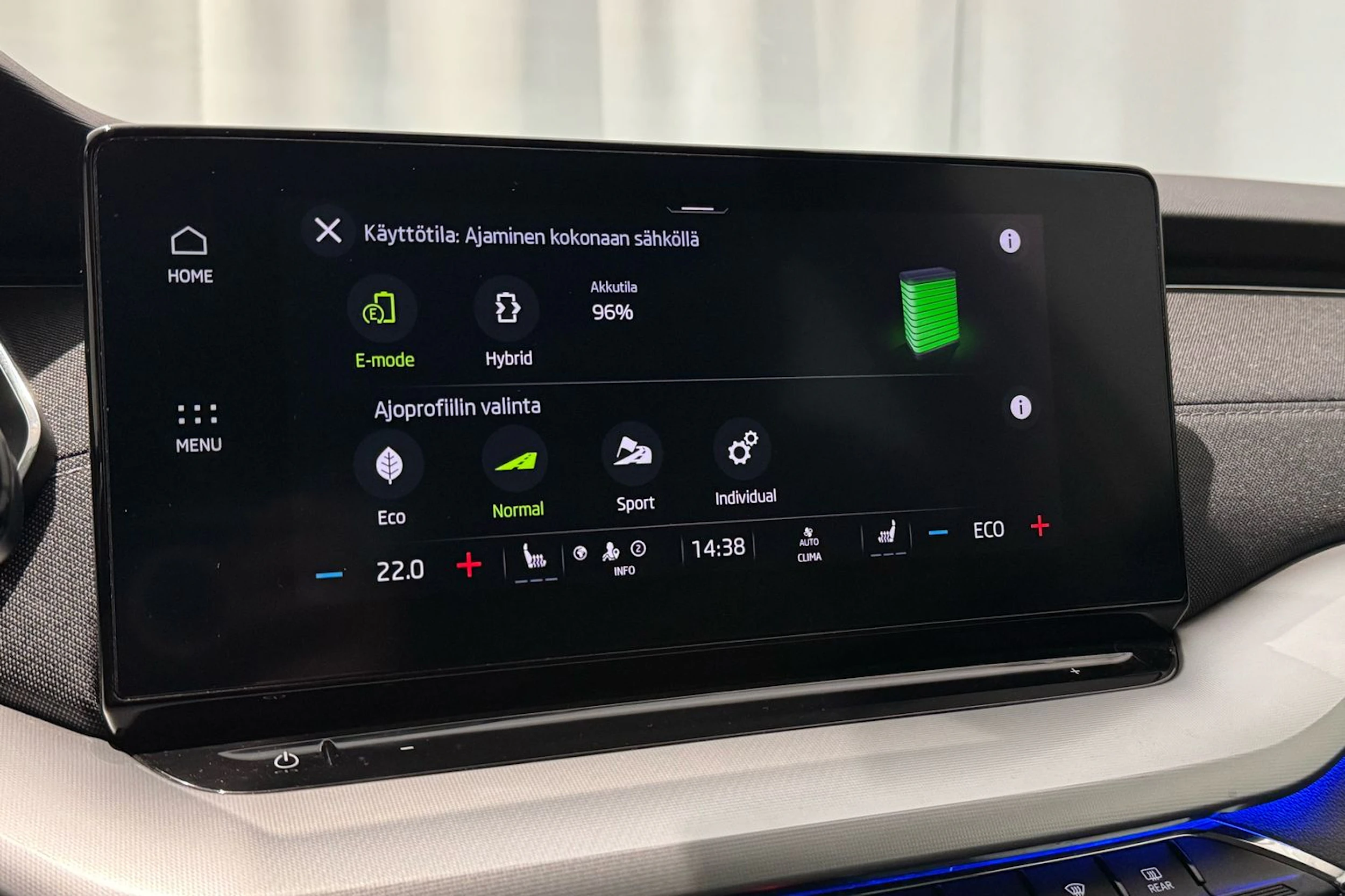 valkoinen Skoda Octavia 2021 kuva 28.