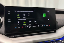 valkoinen Skoda Octavia 2021 kuva 28.