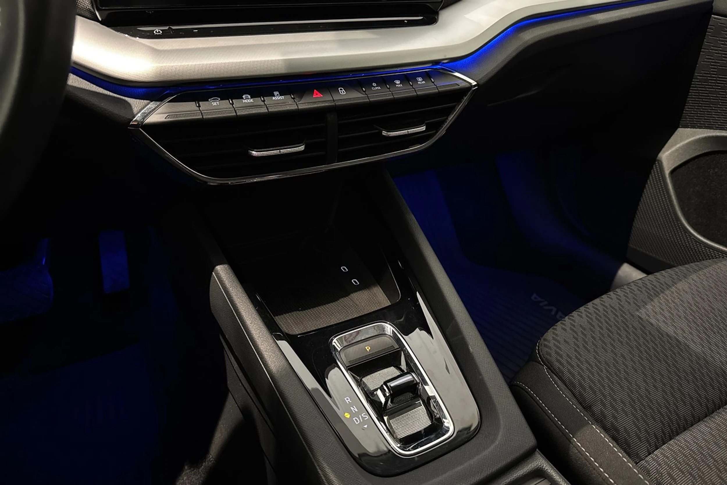 valkoinen Skoda Octavia 2021 kuva 29.