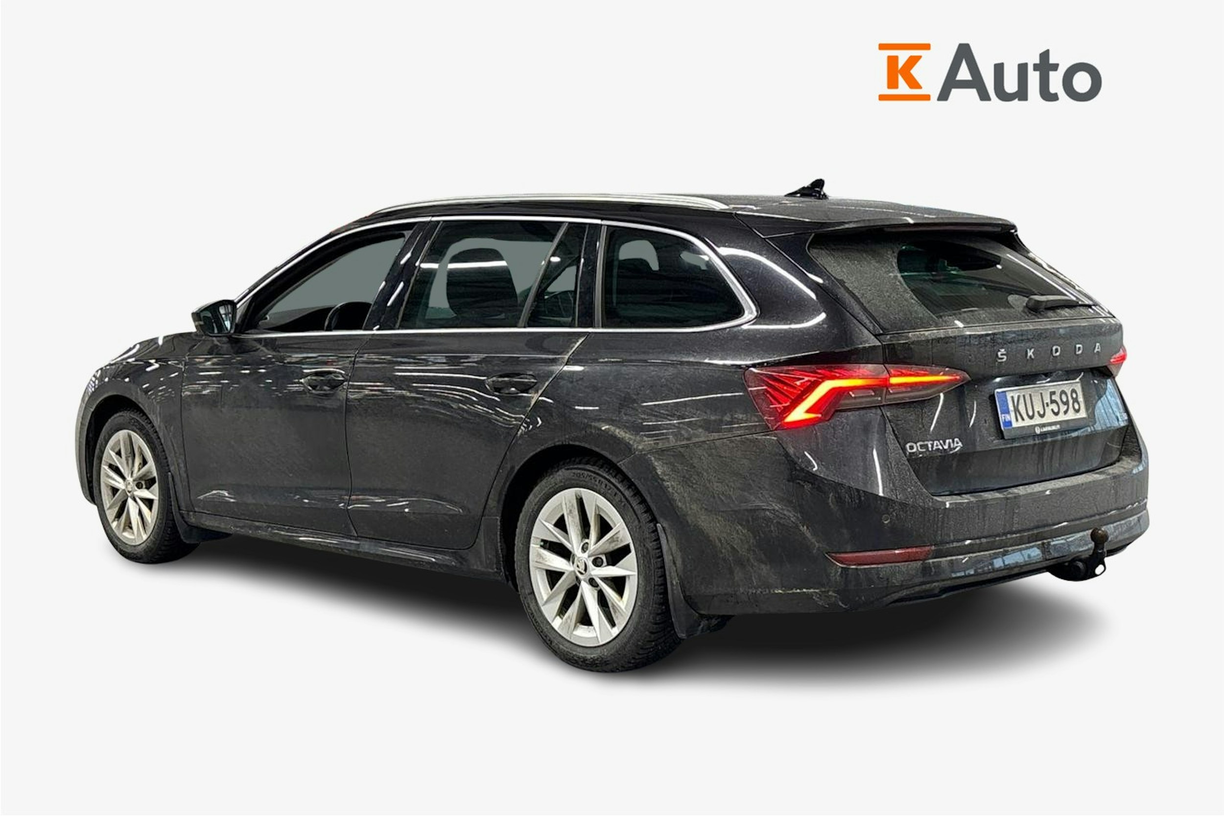 musta Skoda Octavia 2021 kuva 2.