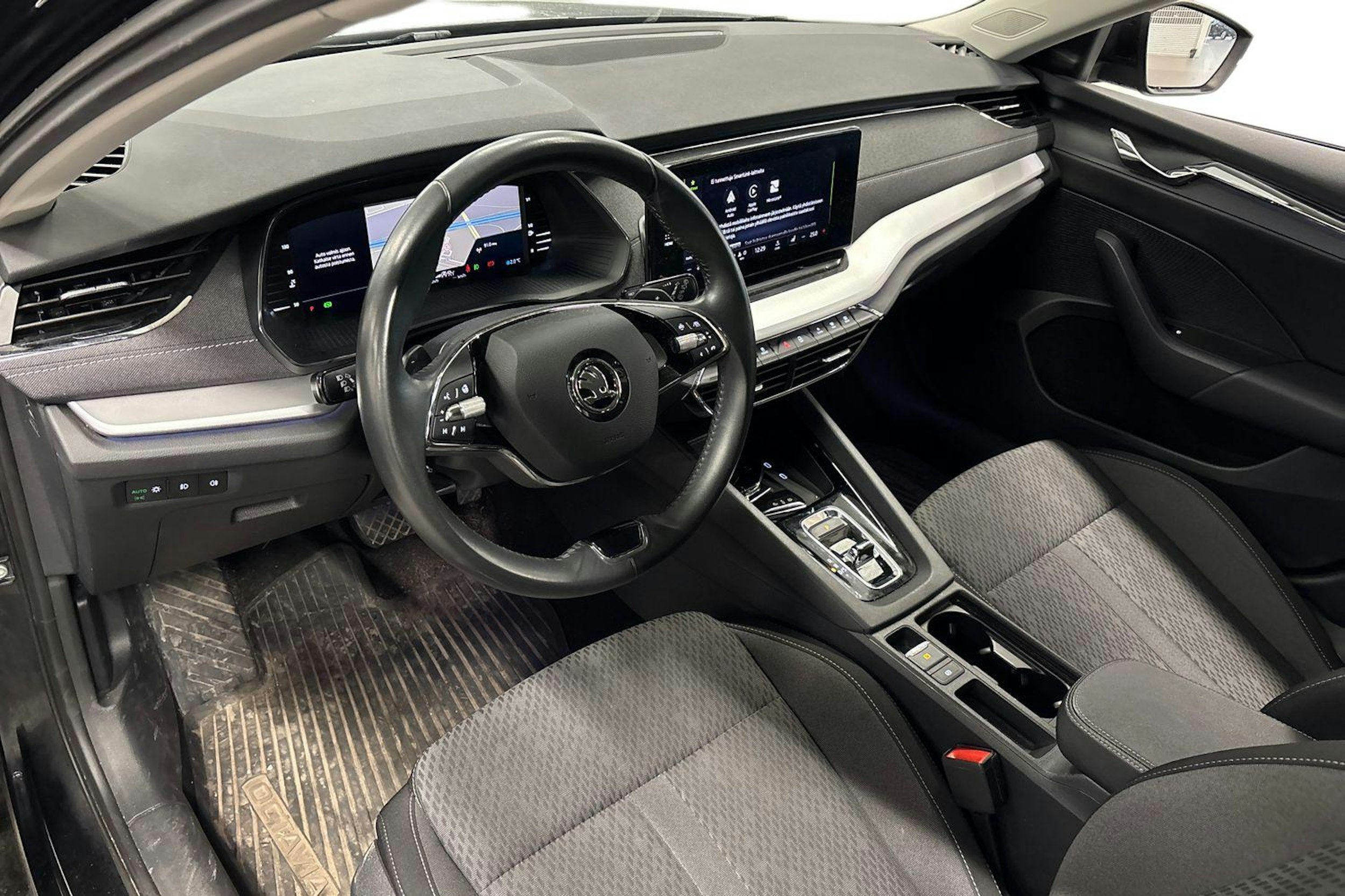 musta Skoda Octavia 2021 kuva 3.