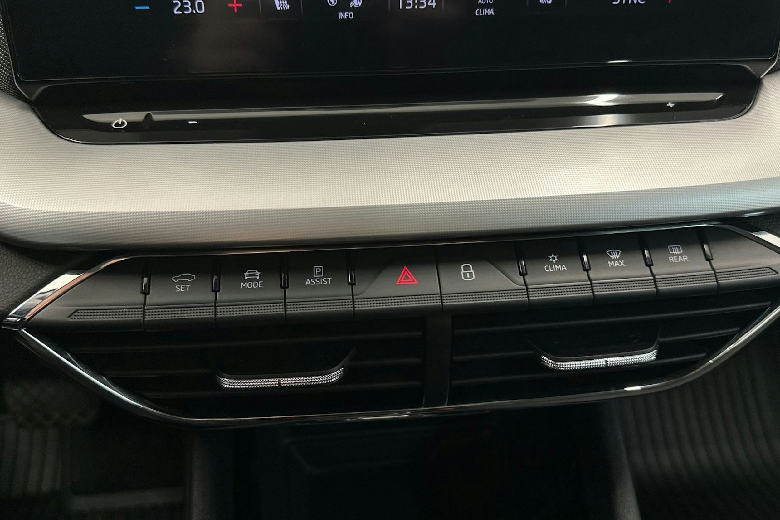 Musta Skoda OCTAVIA 2021 kuva 26.