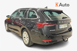 musta Skoda Octavia 2021 kuva 3.