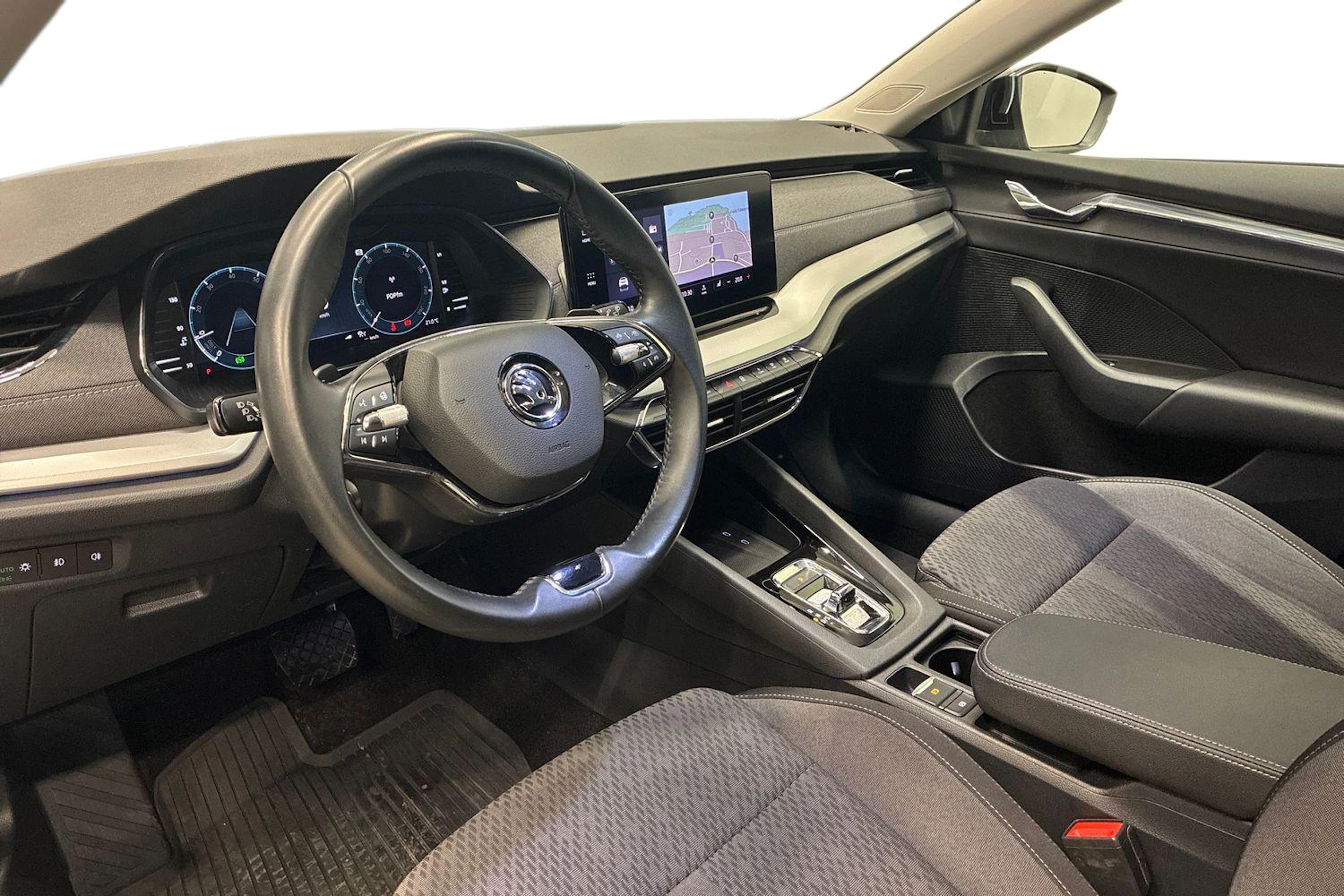 musta Skoda Octavia 2021 kuva 8.