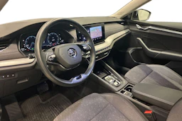 musta Skoda Octavia 2021 kuva 8.